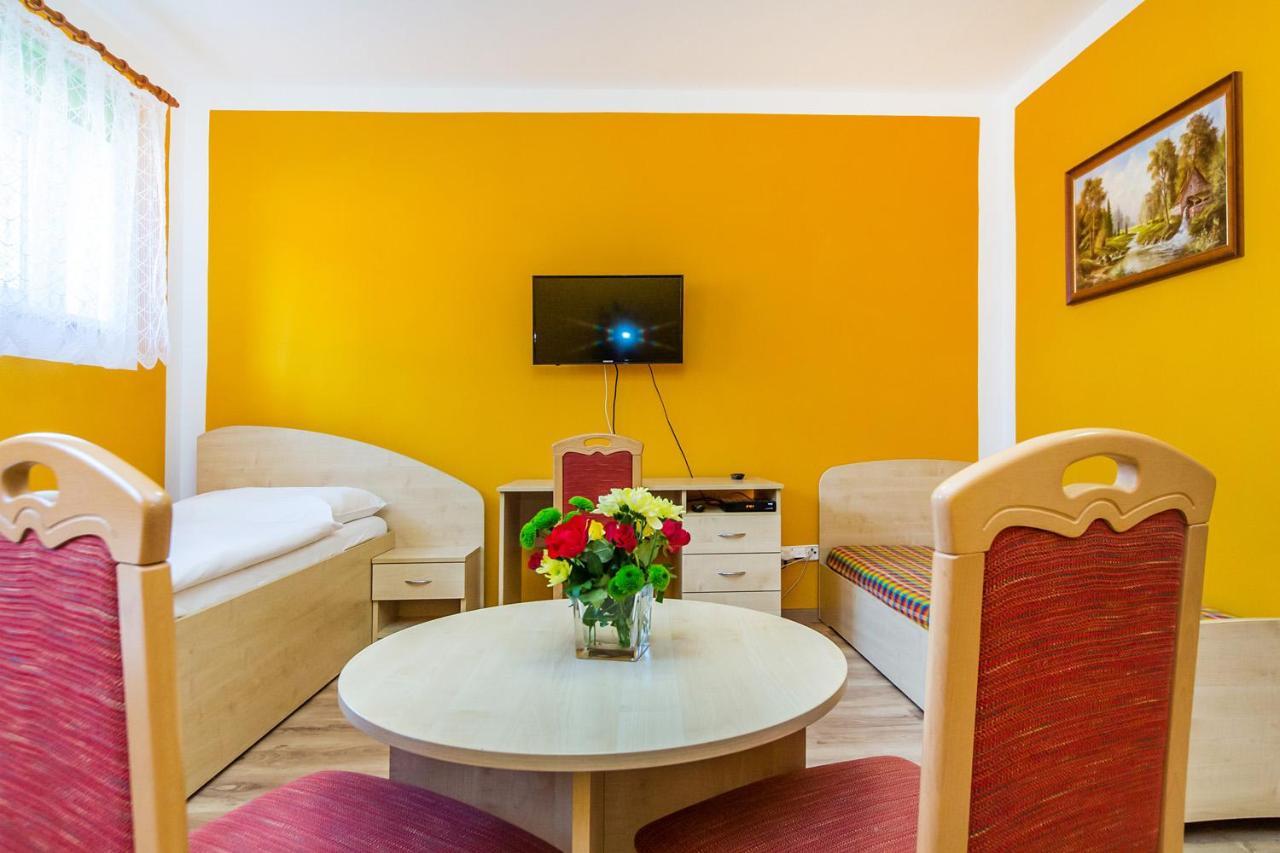 Hotel & Motorest V Udoli Zlateho Potoka Blsany 外观 照片