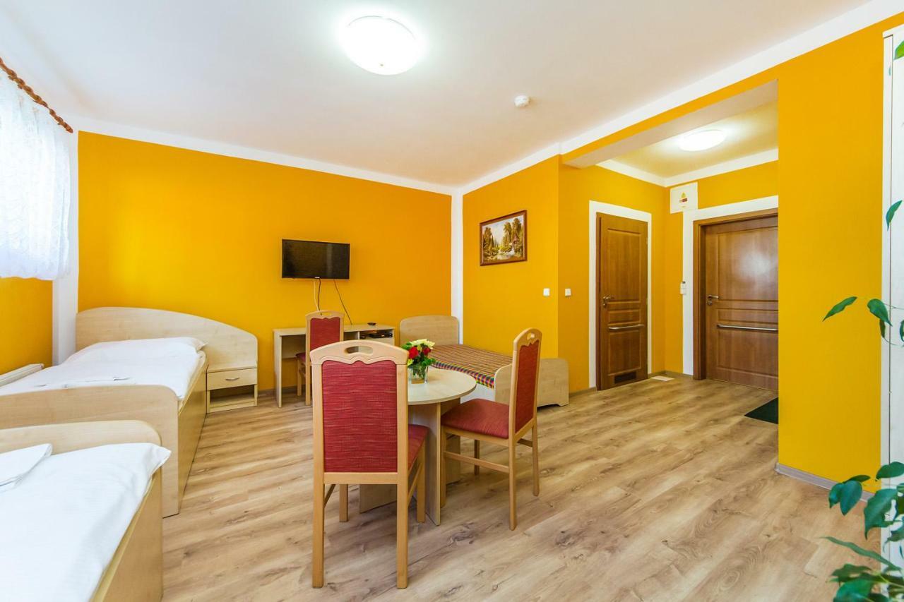Hotel & Motorest V Udoli Zlateho Potoka Blsany 外观 照片